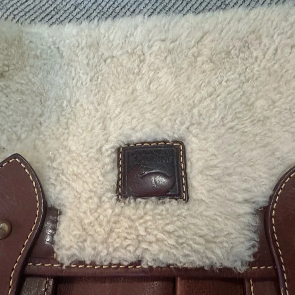 Dooney & Bourke Brown Leather Bag with Cream Shearling plaid lining - Picture 2 of 9